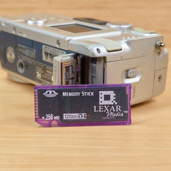 Sony Cyber-shot DSC-P71 3.2MP Digital Camera, 3X Optical Zoom, Made in Japan - Picture 8 of 8